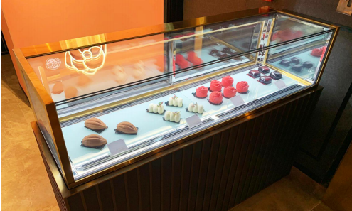CAKE DISPLAY