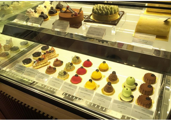 CAKE DISPLAY